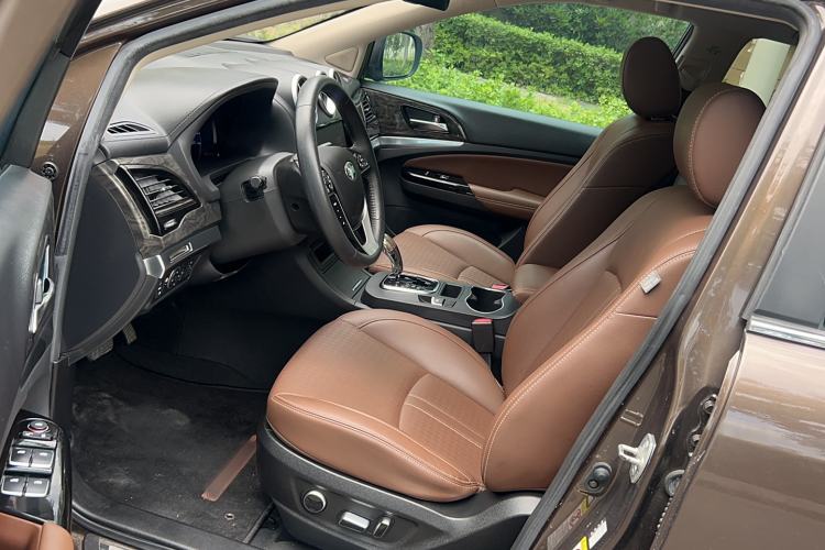 Used BYD S7 2017 2.0T Automatic Prestige Edition Interior 2
