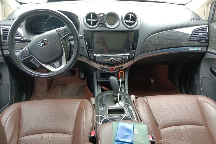 Used BYD S7 2017 2.0T Automatic Prestige Edition Interior 2