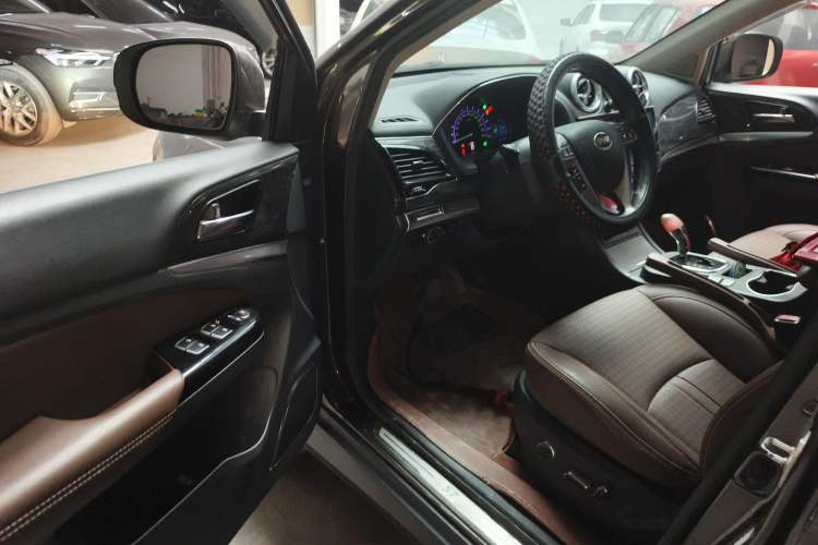 Used BYD S7 2017 2.0T Automatic Luxury Model Interior 3