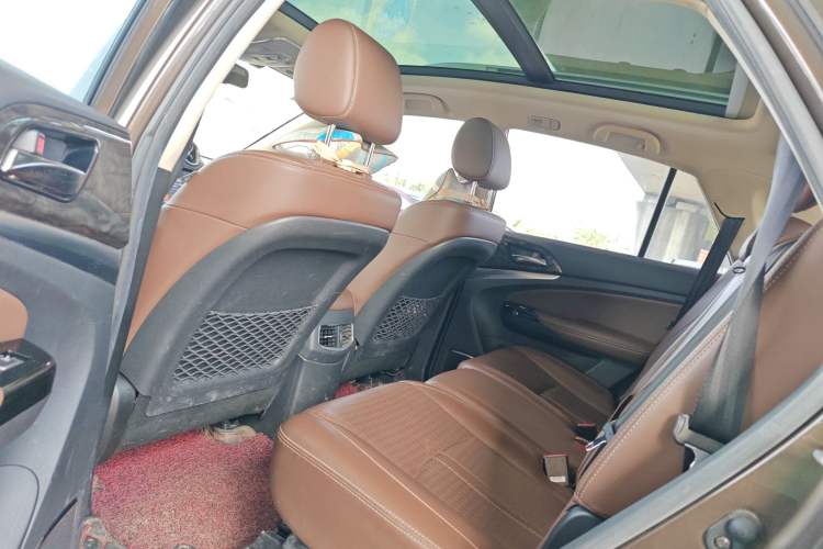Used BYD S7 2017 2.0T Automatic Prestige Edition Interior 4