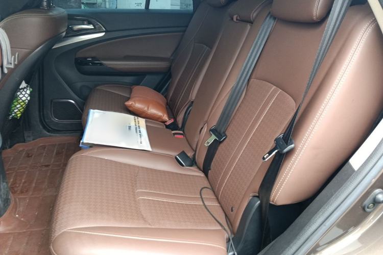 Used BYD S7 2017 2.0T Automatic Prestige Edition Interior 4