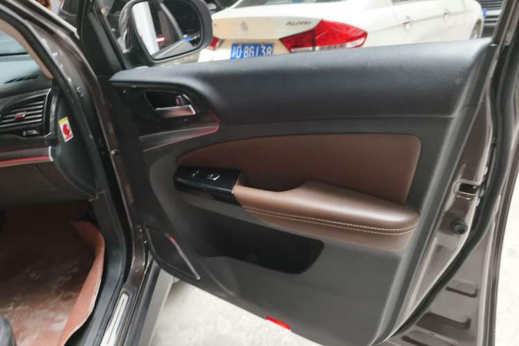 Used BYD S7 2017 2.0T Automatic Luxury Model Interior 5