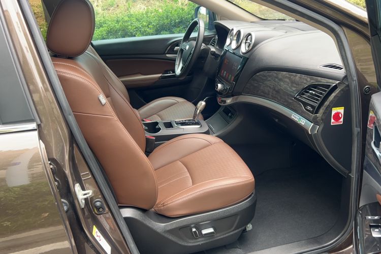 Used BYD S7 2017 2.0T Automatic Prestige Edition Interior 5