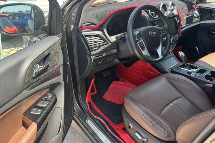 Used BYD S7 2017 2.0T Automatic Luxury Model Interior 5