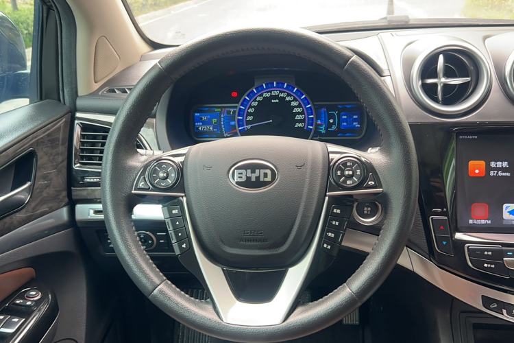 Used BYD S7 2017 2.0T Automatic Prestige Edition Interior 6