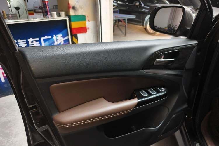 Used BYD S7 2017 2.0T Automatic Luxury Model Interior 7