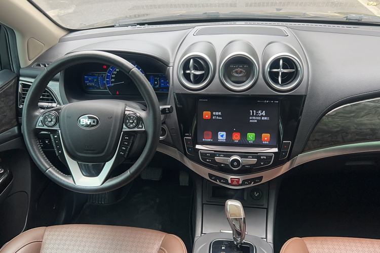 Used BYD S7 2017 2.0T Automatic Prestige Edition Interior 8