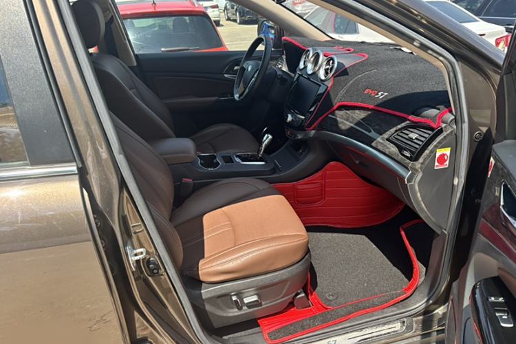 Used BYD S7 2017 2.0T Automatic Luxury Model Interior 8