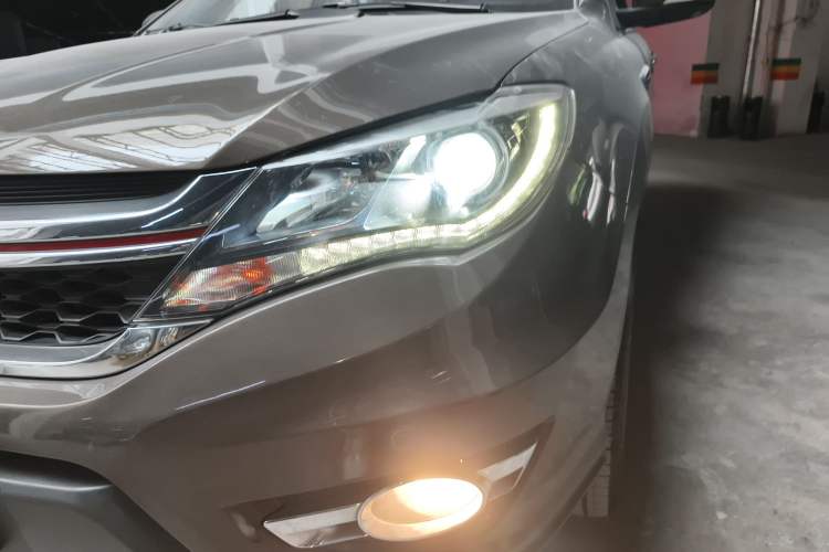 Used BYD S7 2017 2.0T Automatic Luxury Model Left Front Headlight
