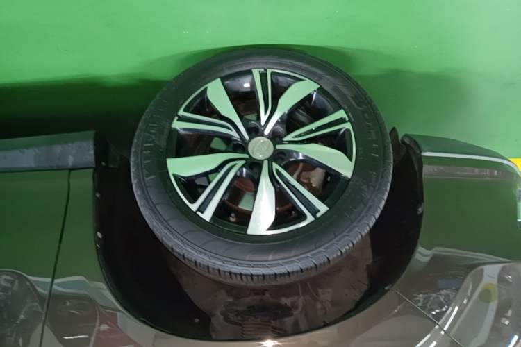 Used BYD S7 2017 2.0T Automatic Prestige Edition Left Front Wheel Hub