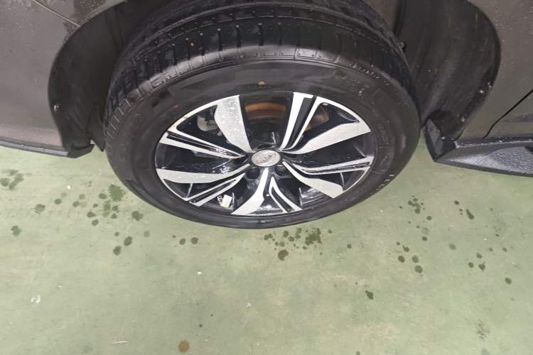 Used BYD S7 2017 2.0T Automatic Prestige Edition Left Front Wheel Hub
