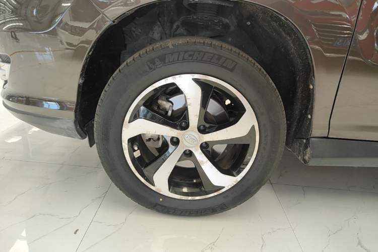 Used BYD S7 2017 2.0T Automatic Luxury Model Left Front Wheel Hub