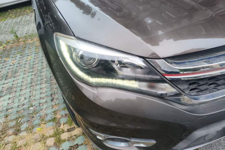 Used BYD S7 2017 2.0T Automatic Prestige Edition Right Front Headlight