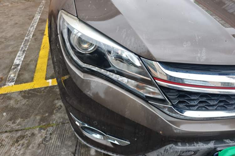 Used BYD S7 2017 2.0T Automatic Prestige Edition Right Front Headlight