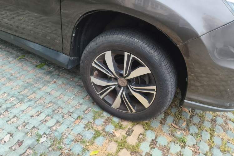 Used BYD S7 2017 2.0T Automatic Prestige Edition Right Front Wheel Hub