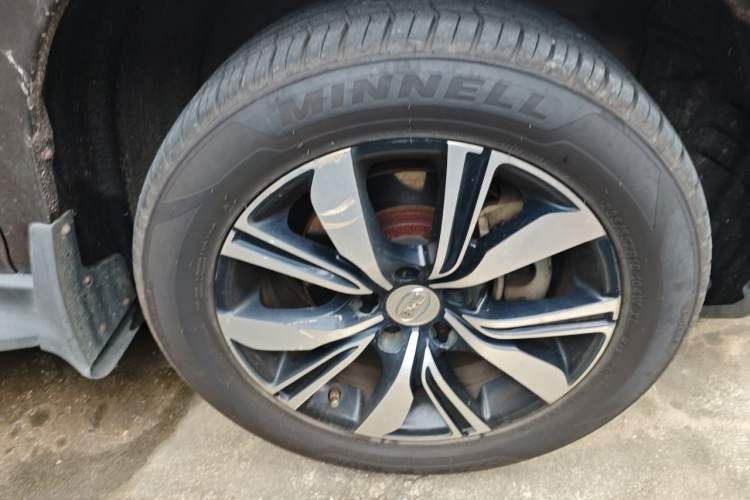 Used BYD S7 2017 2.0T Automatic Prestige Edition Right Front Wheel Hub