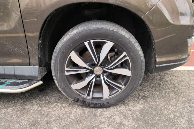 Used BYD S7 2017 2.0T Automatic Prestige Edition Right Front Wheel Hub