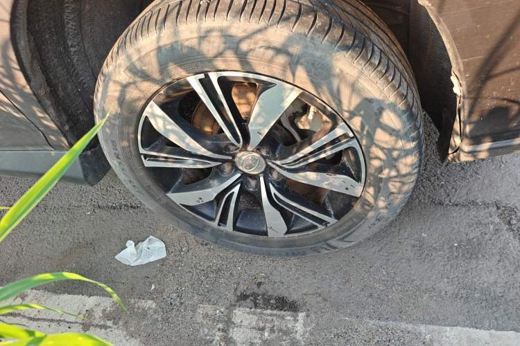Used BYD S7 2017 2.0T Automatic Prestige Edition Right Front Wheel Hub