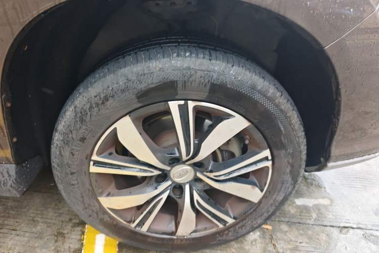 Used BYD S7 2017 2.0T Automatic Prestige Edition Right Front Wheel Hub