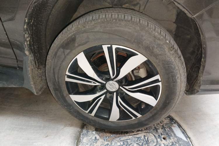 Used BYD S7 2017 2.0T Automatic Prestige Edition Right Front Wheel Hub