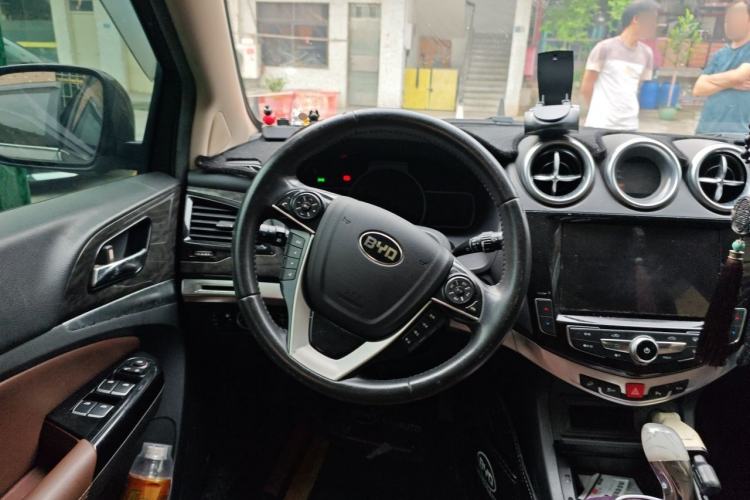 Used BYD S7 2017 2.0T Automatic Prestige Edition Steering Wheel