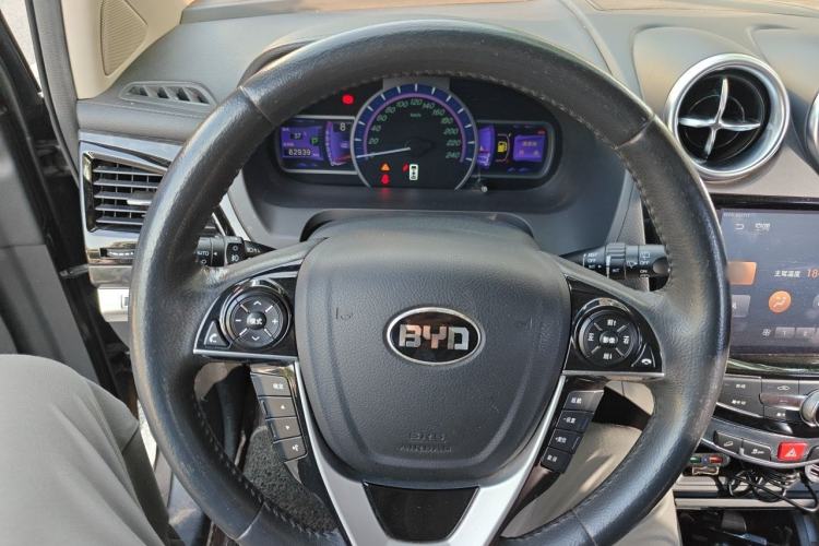 Used BYD S7 2017 2.0T Automatic Prestige Edition Steering Wheel