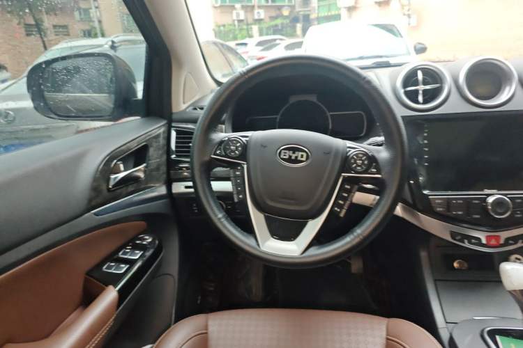 Used BYD S7 2017 2.0T Automatic Prestige Edition Steering Wheel