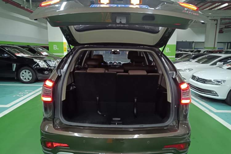 Used BYD S7 2017 2.0T Automatic Prestige Edition Trunk