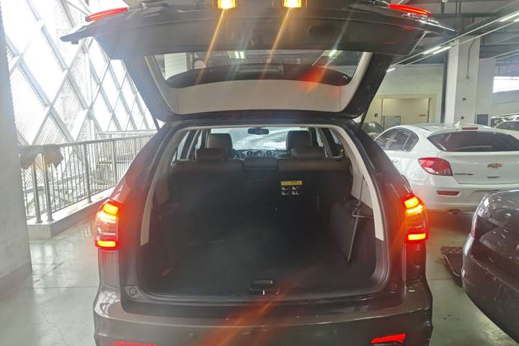 Used BYD S7 2017 2.0T Automatic Prestige Edition Trunk