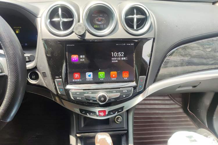 Used BYD S7 2017 2.0T Automatic Prestige Edition Audio And AC Panel