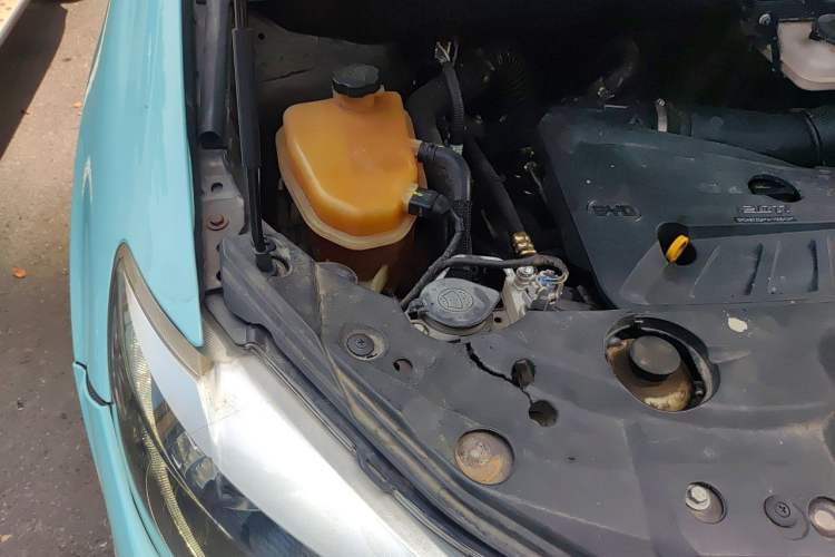 Used BYD S7 2017 2.0T Automatic Prestige Edition Engine Bay Right