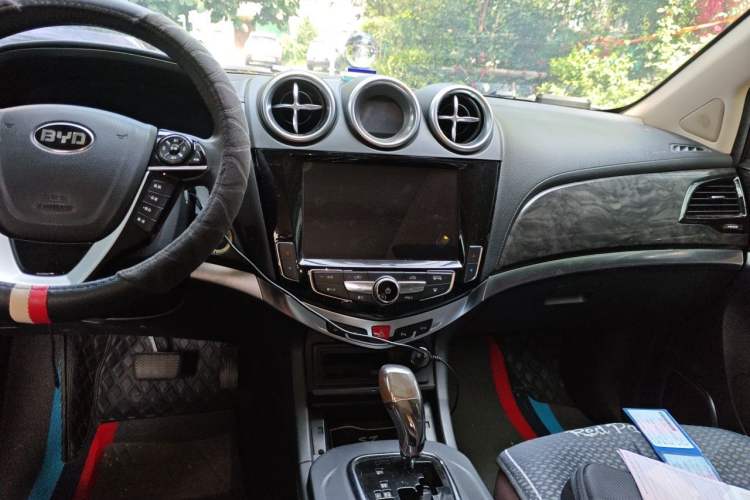 Used BYD S7 2017 2.0T Automatic Prestige Edition Audio And AC Panel