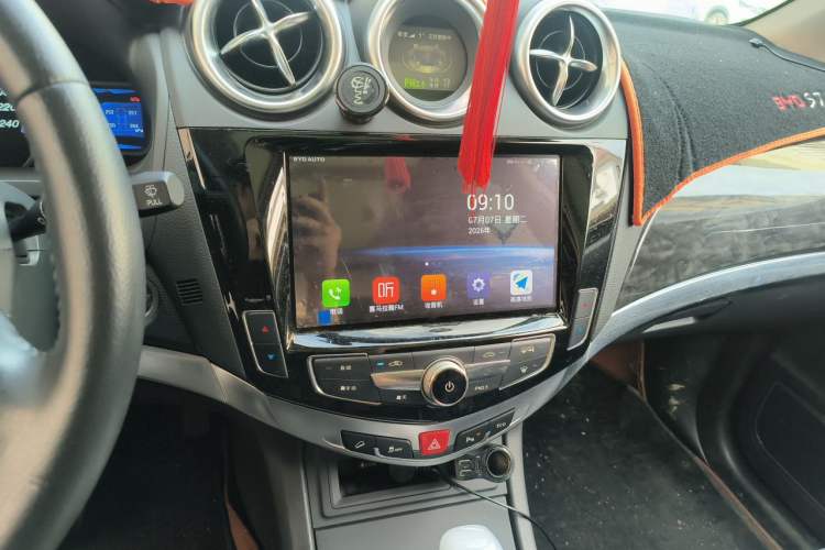 Used BYD S7 2017 2.0T Automatic Prestige Edition Audio And AC Panel