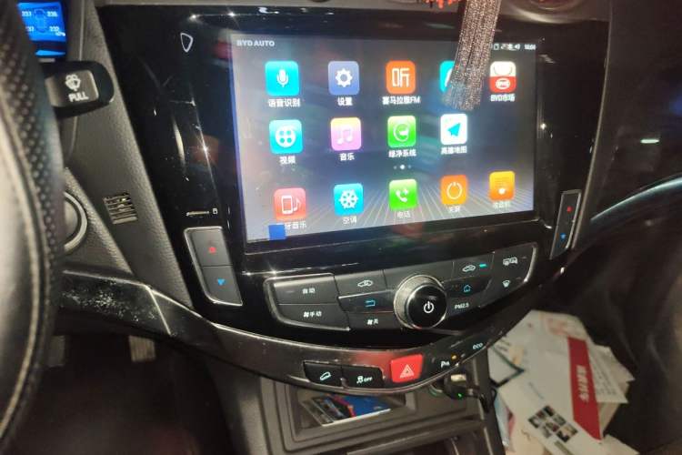Used BYD S7 2017 2.0T Automatic Prestige Edition Audio And AC Panel