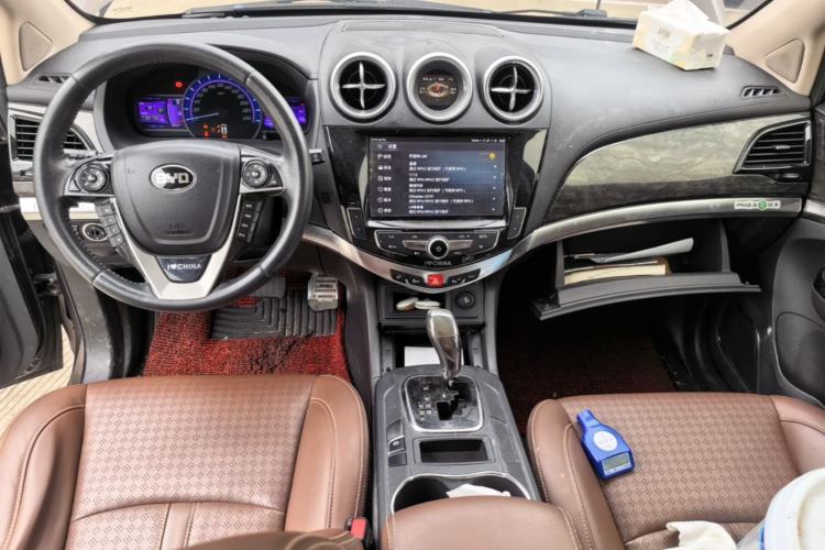 Used BYD S7 2017 2.0T Automatic Prestige Edition Center Console