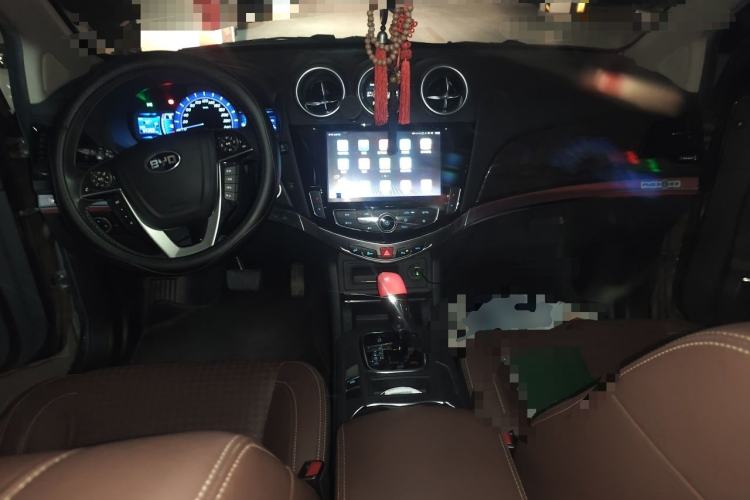 Used BYD S7 2017 2.0T Automatic Prestige Edition Center Console