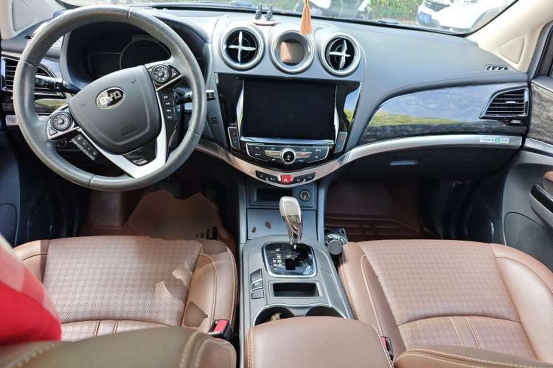 Used BYD S7 2017 2.0T Automatic Prestige Edition Center Console