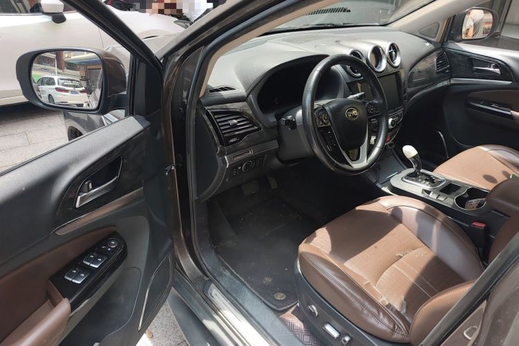 Used BYD S7 2017 2.0T Automatic Prestige Edition Driver Seat