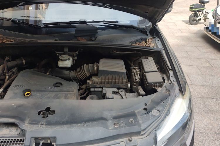 Used BYD S7 2017 2.0T Automatic Prestige Edition Engine Bay Left