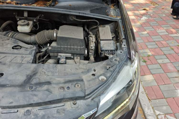Used BYD S7 2017 2.0T Automatic Prestige Edition Engine Bay Left