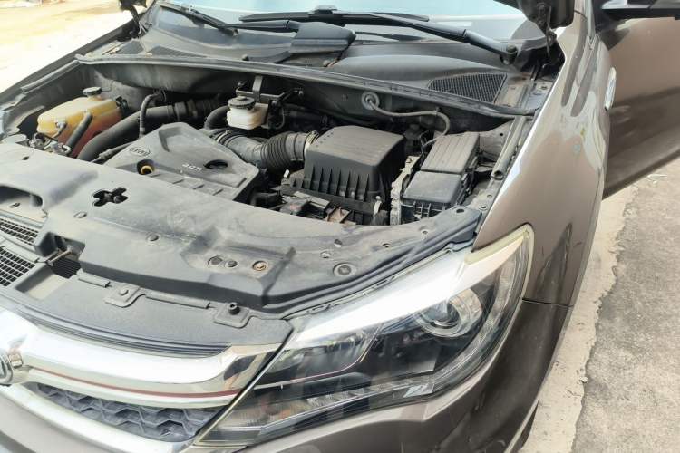 Used BYD S7 2017 2.0T Automatic Prestige Edition Engine Bay Left