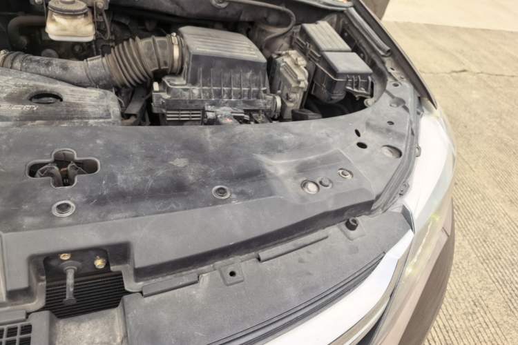 Used BYD S7 2017 2.0T Automatic Prestige Edition Engine Bay Left