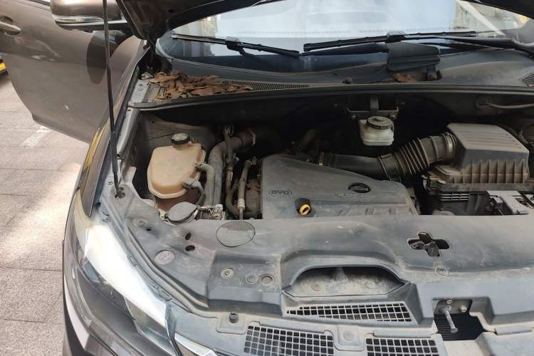 Used BYD S7 2017 2.0T Automatic Prestige Edition Engine Bay Right
