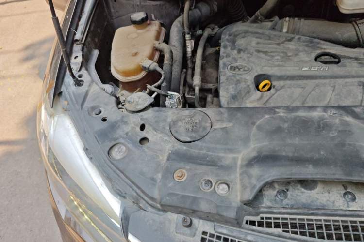 Used BYD S7 2017 2.0T Automatic Prestige Edition Engine Bay Right
