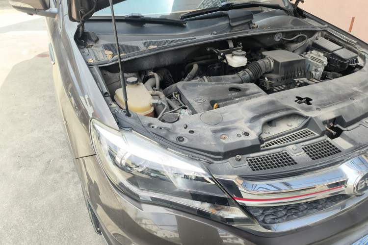 Used BYD S7 2017 2.0T Automatic Prestige Edition Engine Bay Right