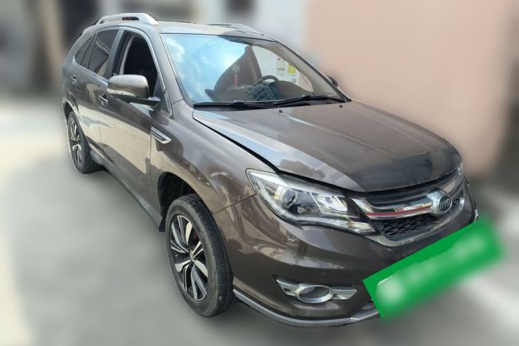 Used BYD S7 2017 2.0T Automatic Prestige Edition Front Right 45 Deg