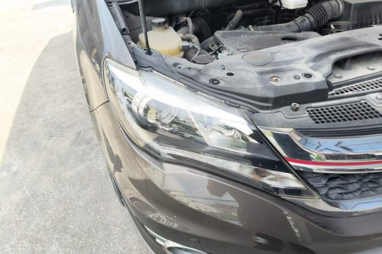 Used BYD S7 2017 2.0T Automatic Prestige Edition Right Front Headlight