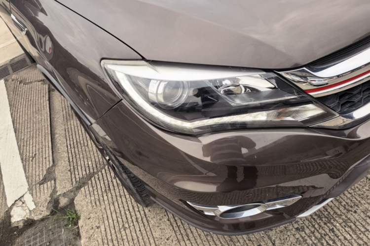 Used BYD S7 2017 2.0T Automatic Prestige Edition Right Front Headlight