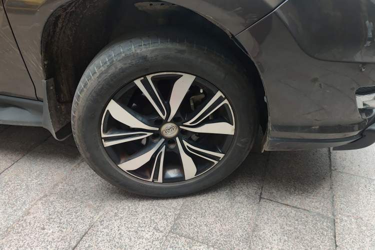 Used BYD S7 2017 2.0T Automatic Prestige Edition Right Front Wheel Hub