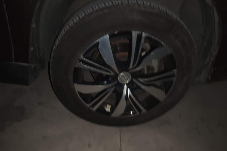 Used BYD S7 2017 2.0T Automatic Prestige Edition Right Front Wheel Hub